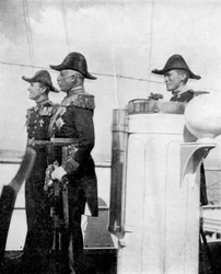 Vévoda z Connaughtu s komodory Keppelem a Cramptonem, 1907 1908.