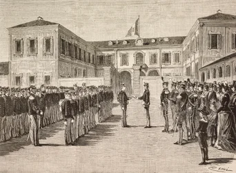 Princ Vittorio Emanuele (1870-1946), hrabě z Turína, uděluje tituly kadetům vojenské akademie v Miláně, Itálie, 14.