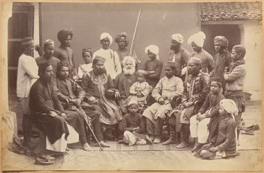 Rodina Mowhriho Rahmana Alliho Khana, Rewa (líc, dole)