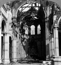 Poškození kostela Notre Dame, Armentieres, Francie, první světová válka, 1918.
