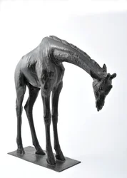 Velká žirafa se sklopenou hlavou, model 1909-10, odlita před rokem 1913 (bronz) (viz také 3084917-43)