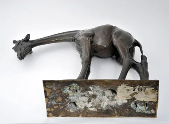 Velká žirafa se sklopenou hlavou, model 1909-10, odlita před rokem 1913 (bronz) (viz také 3084917-43)