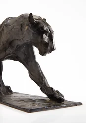 Panther chůze, zadní noha zvednutá, cca 1904 (patinovaný bronz)