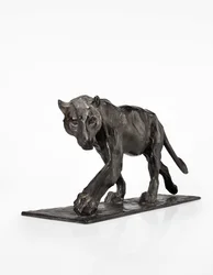 Panther chůze, zadní noha zvednutá, cca 1904 (patinovaný bronz)