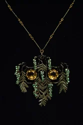 Art Nouveau: náhrdelník ve zlatě, topazu a emailech. Ateliér rene Lalique. 1900 Parma, soukromá sbírka