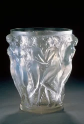 Váza s bakchantkami z opalescentního skla, kolem roku 1920, René Lalique (1860-1945). Francie, 20. století.