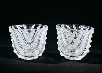 Skleněné vázy, cca 1930, Rene Lalique (1860-1945), vyrobené Rene Lalique et Cie Alsace Glassworks. Francie, 20. století.