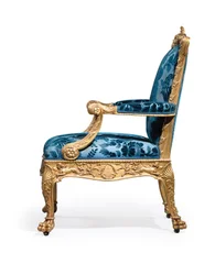 Jedno z páru zlacených křesel George III
