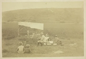 Umělcův syn, Barrett Browning, asi 1885-1889.