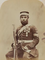 Barevný seržant J. Stanton, Royal Sappers and Miners, 1856 (sépiová fotografie)