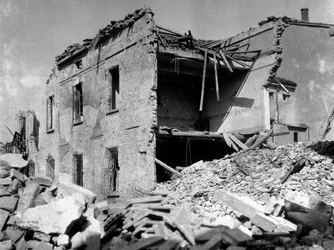 Bombardování Sermida: vážně poškozený dům během druhé světové války