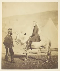 Sir Jas. York Scarlett (1799-1880), generál, velitel těžké brigády u Balaklavy (vlevo); Edward Wm. Lowe (1820-1880), generál (vpravo); pořízeno na Krymu