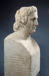 Busta Alexandra Velikého, známá jako „Hermés Azara“, římské dílo podle bronzové sochy od Lysippa. Kolem roku 330 př. n. l. Paříž, muzeum Louvre