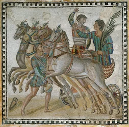 Závod na voze (quadriga) s vozataji ve výchozí pozici a čeledínem u bílého koně (v popředí) - Mozaika, 3. stol.