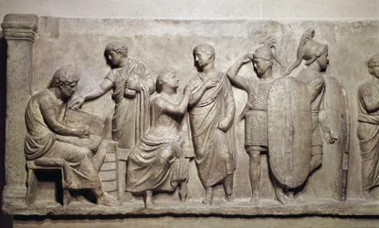 Domitius Achenobarbus, detail registrace občanů a obětování bohu Marsovi, c. 100 př.nl (mramor)