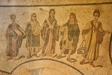 Vstup do termálu, podlahová mozaika, Villa Romana del Casale, Piazza Armerina, Sicílie, Itálie (foto)