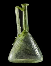 Flagon, z Brackenbraes, Turriff, Aberdeenshire (foukané zelené sklo)