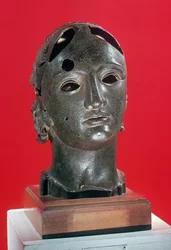 Apollónova hlava z Nimes, 1.-2. století (bronz)