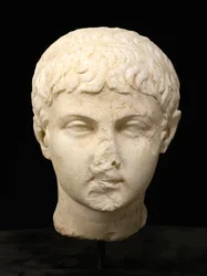 Lucius Caesar, konec 1. století (mramor)