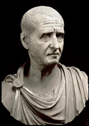 Mramorová busta od Trajana Dece (Trajan Decius) (200-251 n. l.) - Řím, Musei Capitolini - Busta císaře Trajana Decia (201-251 n. l.) - Mramorová socha - Řím, Musei Capitolini