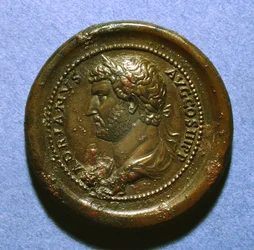 Hadriánův medailon, 117-38 (zlato)