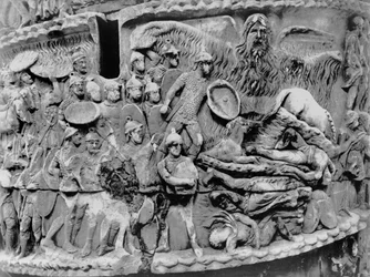 Zázračný déšť, detail ze sloupu Marca Aurelia, AD 180-196 (mramor) (černobílá fotografie)