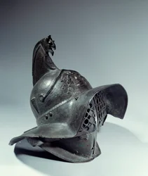 Roman Antiquite: Gladiator Helmet se používá během bojů. Najděte Pompeje. Paříž, Musee du Louvre