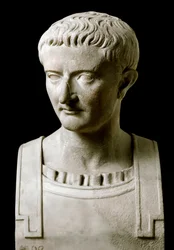 Římské umění: mramorová busta Tiberia (Tiberius Claudius Nero, 42 př. n. l.-37 n. l.), římského císaře - z Herculanea, 1. století n. l. - Neapol, Museo Archeologico Nazionale