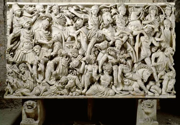 Římské umění: Ludovisiho sarkofág s bitevní scénou mezi Římany a barbary - 3. století n. l., rozměry 153 x 273 cm - Řím, Museo Nazionale Romano - Hostilianus, syn císaře Decia (201-51 n. l.), obklopený jízdou, z bitvy mezi Římany a barbary