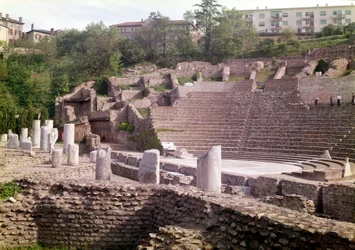 Římský starověk: Římské divadlo v Lyonu na kopci Fourvière (Rhone) z 1. století před naším letopočtem.