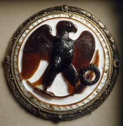 Římské umění: portrét zdobí orla a císařské symboly z doby vlády císaře Augusta (Caius Julius Caesar Octavianus Augustus) (63 př. n. l. – 14 n. l.). 27 př. Kr. Vídeňské Kunsthistorisches Museum