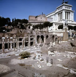 Caesar Forum začalo v roce -54 př. n. l. a skončilo za císaře Augusta (Octaviana nebo Octaviana) (63 př. n. l. - 14). Řím.