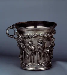 Tresor de Boscoreale: timbale s kostrami. Konec 1. století před naším letopočtem- 1. století našeho letopočtu. Paříž, muzeum Louvre