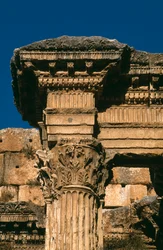 Bakchův chrám, detail entablace, vrcholné císařské období 27 př. n. l.-395 n. l. foto