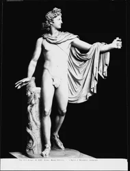 Apollo Belvedere, římská kopie řeckého originálu ze 4. století před naším letopočtem (mramor) (černobílá fotografie) (po restaurování)