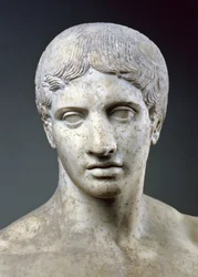 Atlet, známý jako „The Doryphorous“, detail hlavy, římská kopie podle originálu Polykleitos (fl.c.450-c.415 př.nl) v Pompejích (mramor) (detail 119501)