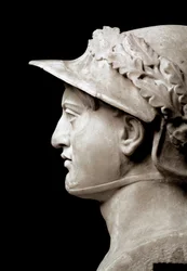 Busta Pyrrha I. (nebo Pyrrhos), krále Epiru v letech 306 až 272 př. n. l. Z Herculanea. Podle originálu z roku 290 př. n. l. Neapol, Museo Archeologico Nazionale
