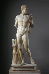 Diomédés. Římská mramorová socha podle řeckého originálu. Z Kúm. Výška: 177 cm. Museo Archeologico Nazionale, Neapol