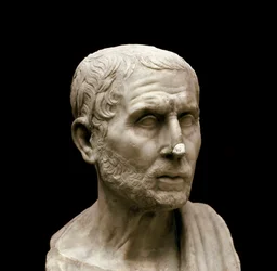 Mramorová busta řeckého filozofa a historika Poseidónia (Posidonia) z Apameie, zvaného Atlet (135-51 př. n. l.), Neapol, Museo Archeologico Nazionale, č. 6142