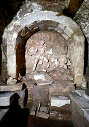 Římské umění: pohled na Mithreum (Mithraeum), svatyně zasvěcená kultu Mithry (Mythra nebo Mitra). katakomby svaté Priscilly (santa prisca) v Římě.