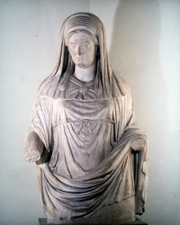 Socha vestálky „Massimy“. Museo Nazionale Romano, Řím