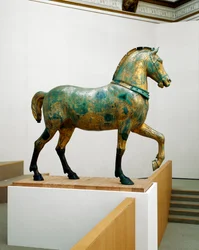 Socha jednoho ze čtyř vítězných quadriga koní San Marco (bronz)