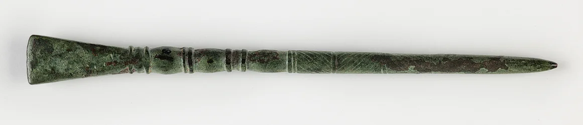 Stylus, před 476 CE (bronz)