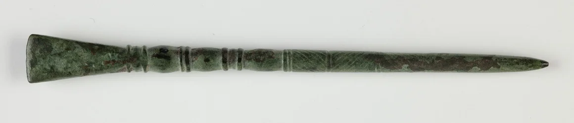 Stylus, před 476 CE (bronz)