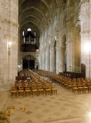 Interiér Cathedrale Saint Lazarus d