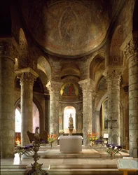 Románské umění: vnitřní pohled na kostel Notre Dame (Notre-Dame) la Grand, Poitiers (Vídeň)
