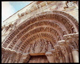 Románské umění: tympanon kostela svatého Dominika (Iglesia de Santo Domingo, tympanon kostela svatého Dominika), 12. století, Soria, Španělsko