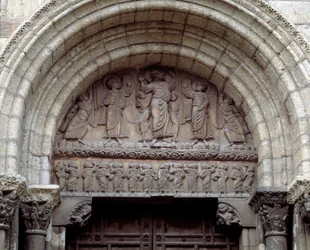 Nanebevstoupení, jižní portál baziliky (socha)