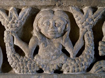 Dvouocasá mořská panna, detail románského vlysu, Itálie