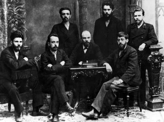 Lenin se skupinou členů Petrohradského svazu boje za osvobození dělnické třídy, Petrohrad, únor 1897